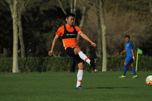 乔帅：杜润旺进攻手感很好 但要避免走步违例